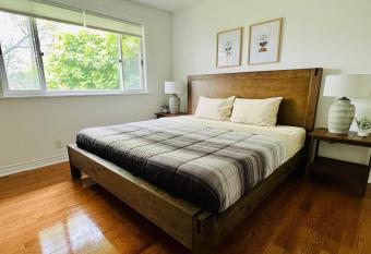 Letitia Heights !F Spacious and Stylish Private Bedroom with Shared Bathroom allows 18 year olds to book a room