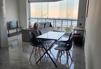 Frente mar has Smoking/Balcony rooms