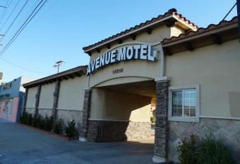 Avenue Motel has Smoking rooms