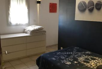   curie Au Cheval d   Or has Balcony rooms