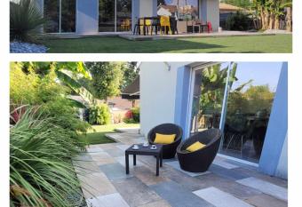 VILLA AVEC JARDIN l has Balcony rooms