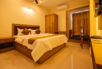 Uptown Suites has Smoking rooms