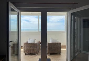 Casasullaspiaggia_roma has Balcony rooms