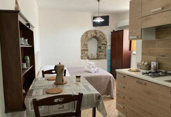 Elegante Appartamento nel cuore di Castellabate has Balcony rooms