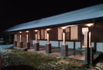 Muzzle House has rooms with a private hot tub