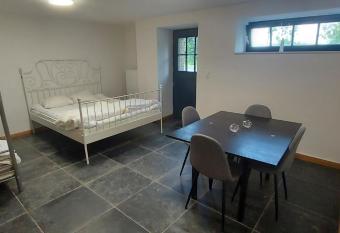 Lille-hus has Balcony rooms