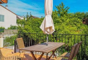 Maison spacieuse    Bagneux Options clim et parking has Balcony rooms