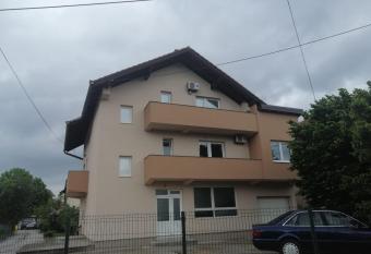 Villa Selma has Balcony rooms