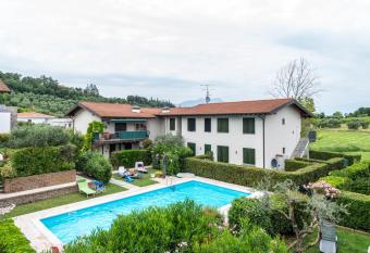 Casa Fiordaliso has Balcony rooms