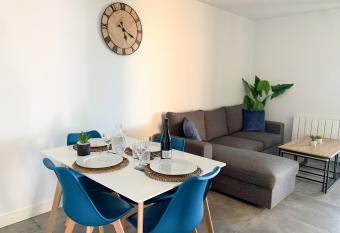 Appartement Les Hauts du Beaujolais has Balcony rooms