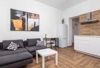 Darnell Apartment allows 18 year olds to book a room