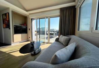 Le Designer : Vue mer - MALO Cation allows 18 year olds to book a room