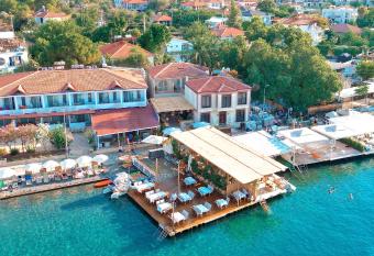 Felix Rooms has Balcony rooms