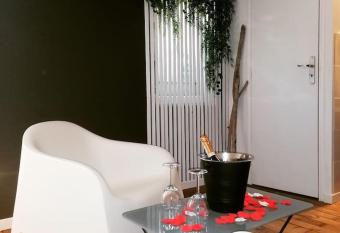 Maison sud de France avec Jacuzzi et sauna priv   has rooms with a private hot tub