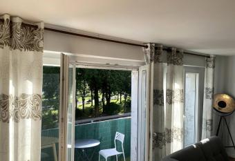 Le Ptit Lou Conciergerie Leroy has Balcony rooms