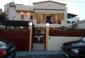 Villa Artemida - Near to the Port of Rafina and the Airport of Athens has Balcony rooms