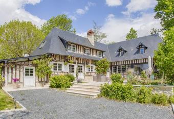 La Mamana-Deauville-Piscine-Tennis has Balcony rooms