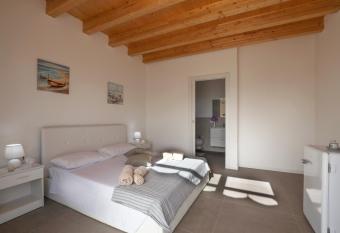 Allu ruvezzu 2.0 has Balcony rooms