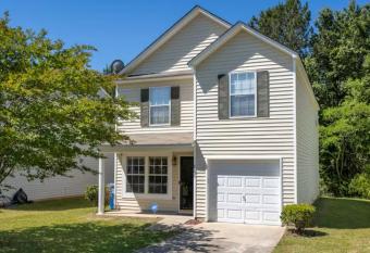 Best space for large families over 6 by Ft Jax/USC allows 18 year olds to book a room