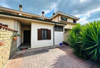 Villa Lisbona has Balcony rooms