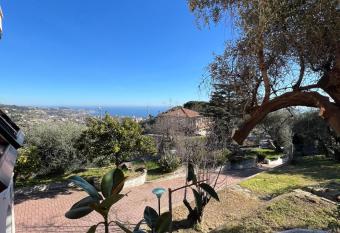 Villa in collina vista mare allows 18 year olds to book a room