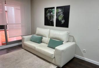 Gran terraza muy centrico has rooms with a private hot tub