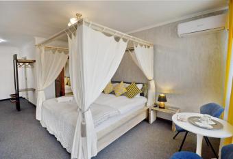 Boutique House Deva allows 18 year olds to book a room