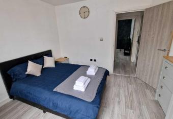 Skyview Strathnairn Apartment 1 allows 18 year olds to book a room