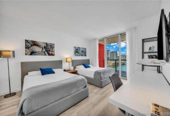 Studio Miami Hallandale bw has Balcony rooms
