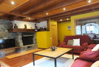 Chalet Aran  s PRUEDO en Garos By Casas Aranesas J Antes has Balcony rooms