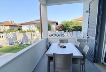 VILLA ARI - Elicriso allows 18 year olds to book a room