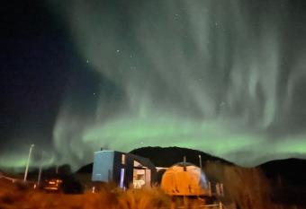 Arctic Glamping Troms   has rooms with a private hot tub