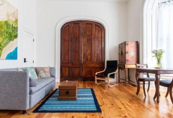 Stylish Celan Apt allows 18 year olds to book a room