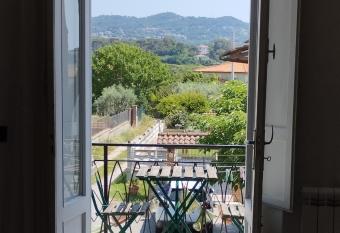 La casina di Lorenzo allows 18 year olds to book a room