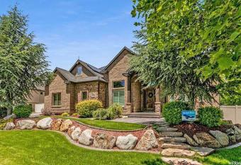 A quiet and beautiful get away has Balcony rooms
