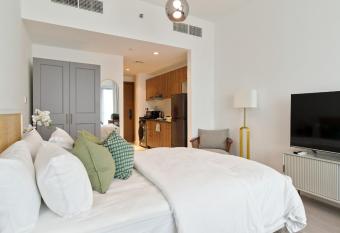 Delightful Staycation in Masdar has Balcony rooms