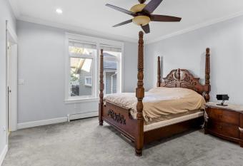 Vancouver house has Balcony rooms