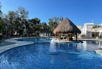 Beautiful 3 bed, 2 bath vacation home with pool in Puerto Morelos has Balcony rooms