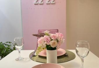 Apartman 22 22 allows 18 year olds to book a room