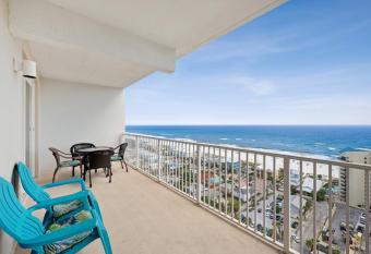 Ocean Views at Laketown Wharf 1707 has rooms with a private hot tub
