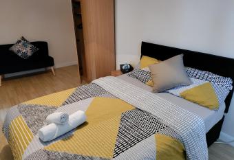 Beautiful House in Ruislip allows 18 year olds to book a room