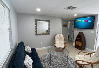 Lovely 2 bedroom apartment has Balcony rooms