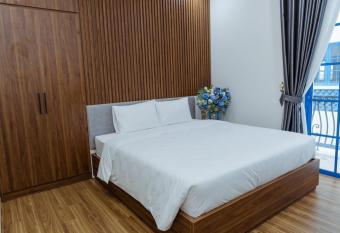 Villa Feria 7 ph  ng ng    m   t bi   n b  i ch  y, c   b    b  i ri  ng has rooms with a private hot tub