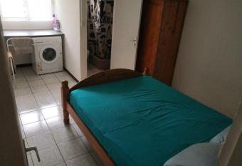Appartement id  alement situ   allows 18 year olds to book a room