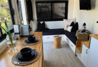 SALTY SOUL KIAMA - Tiny House By the Ocean allows 18 year olds to book a room