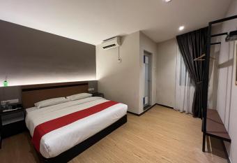 GRAND AROMAS has rooms with a private hot tub