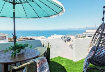 Ocean View Hideaway Manhattan Beach has Balcony rooms