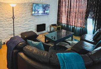 The Garden Flat has Balcony rooms