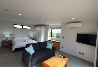 Vineyard Vacation allows 18 year olds to book a room