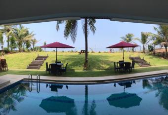 Driftwood Villa has Balcony rooms